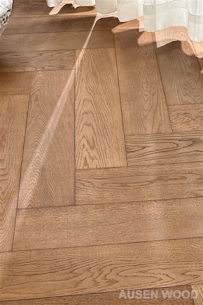 Dusk-Ewropeaidd Derw Asgwrn Penwaig