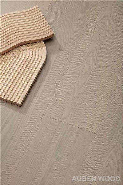 Golau'r lleuad-Ewropeaidd Ash Plank